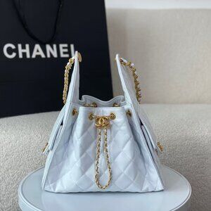 Classic CHANEL Bag: A Stylish and Versatile Choice for Elegance